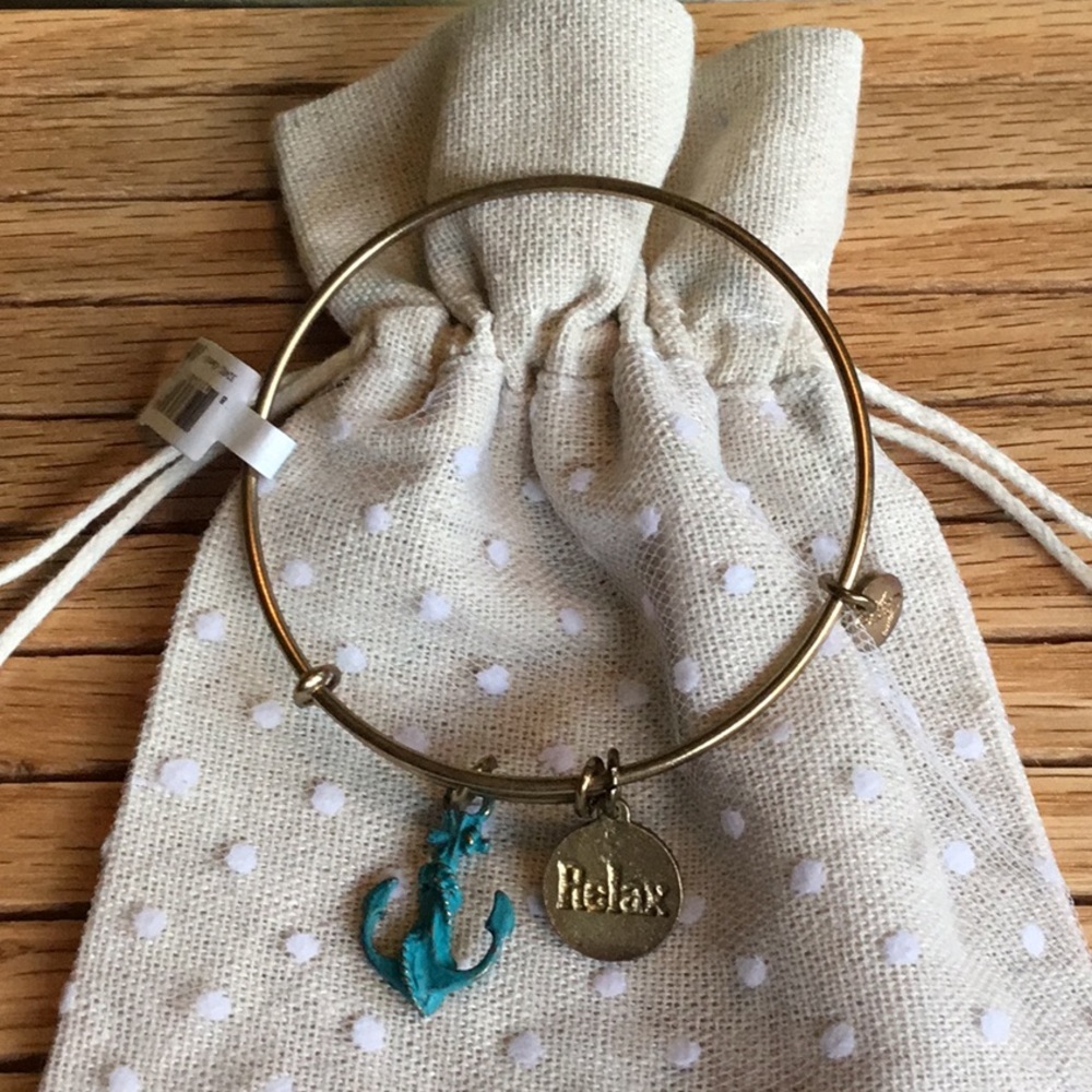 Anchor charm bracelet with Relax quote.